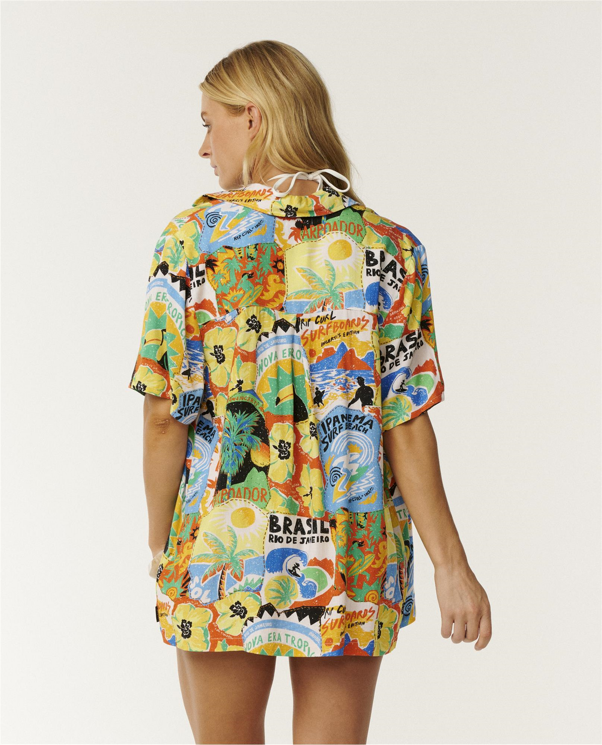 NOVA ERA AOTS BEACH SHIRT